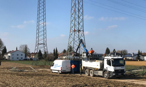 Strommasten Zerlegung zur Verschrottung